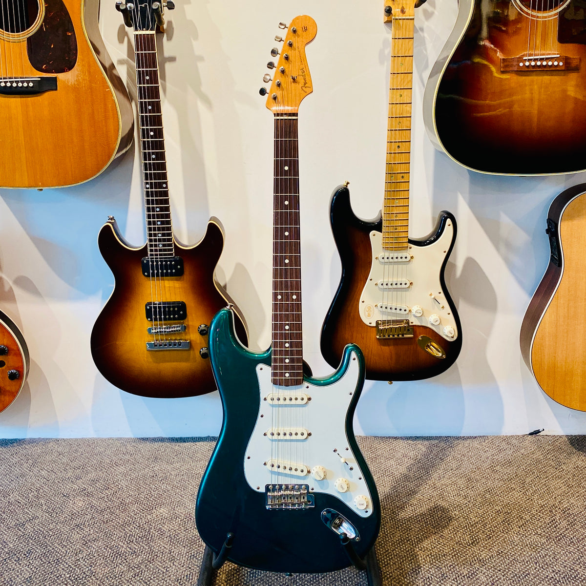 Fender AM Vintage 62 Stratocaster Solidbody Electric Guitar, 2000 [USED]