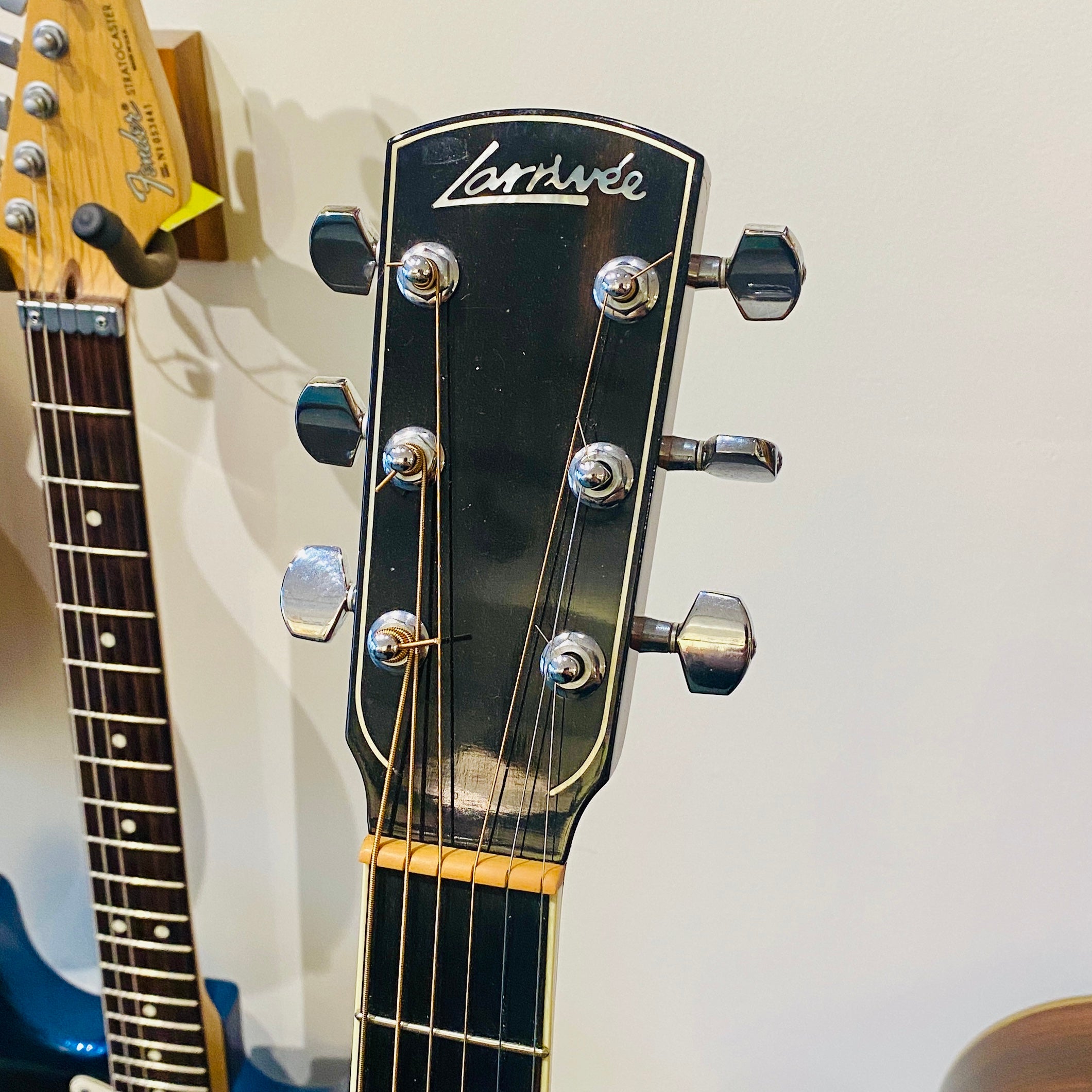 Larrivee J-09 Acoustic Guitar 2000   [USED]