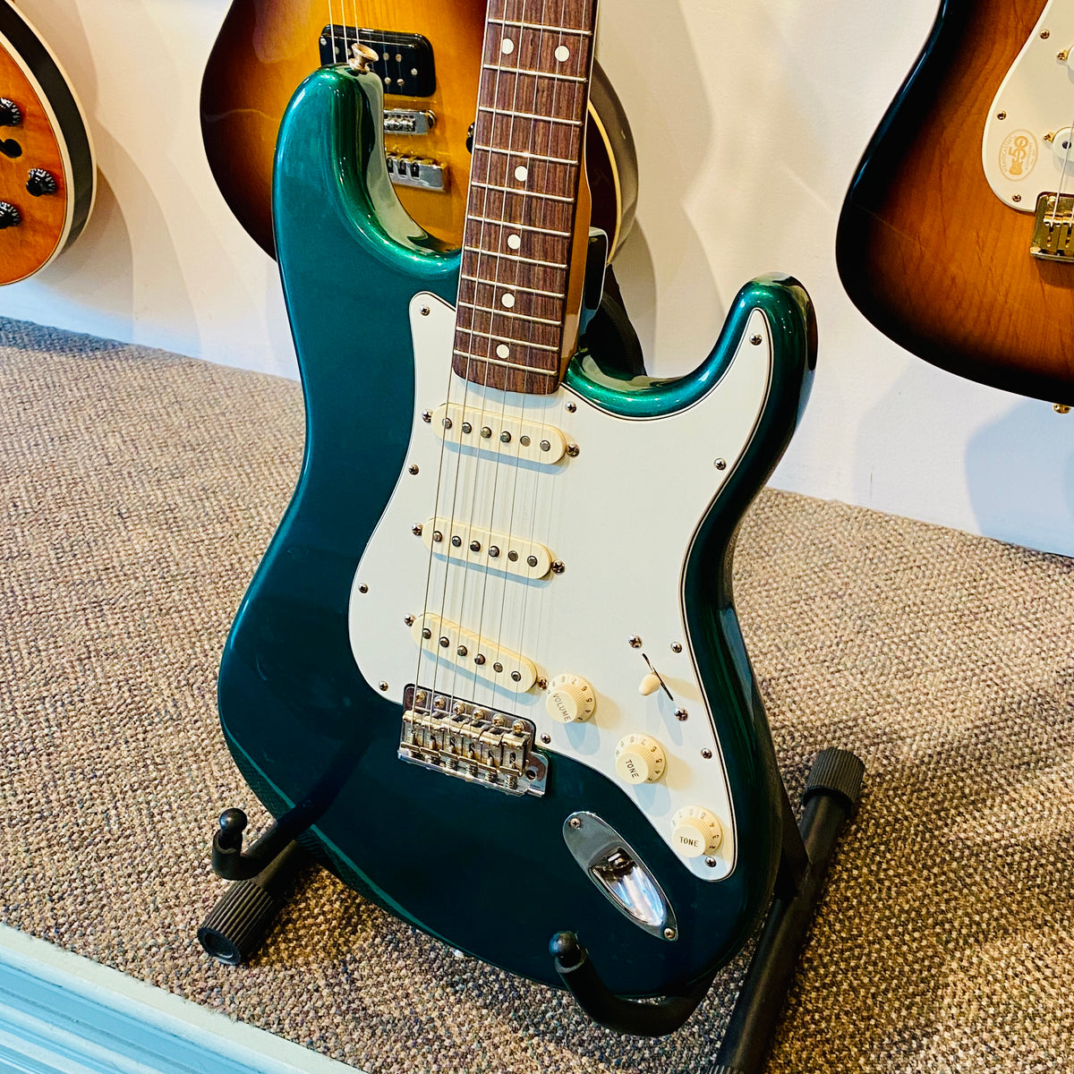 Fender AM Vintage 62 Stratocaster Solidbody Electric Guitar, 2000 [USED]