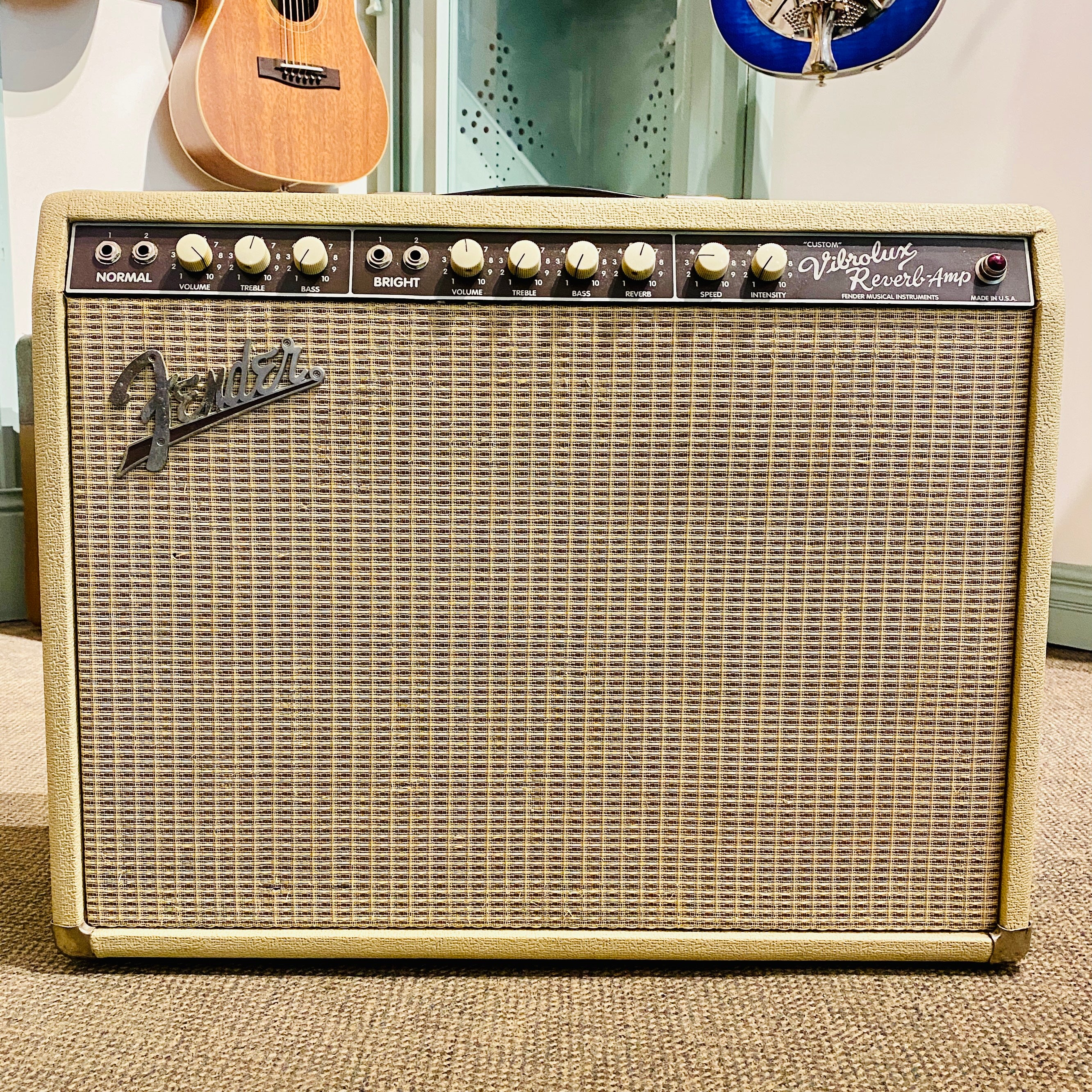Fender Custom Vibrolux Reverb Reissue Amp - [USED]