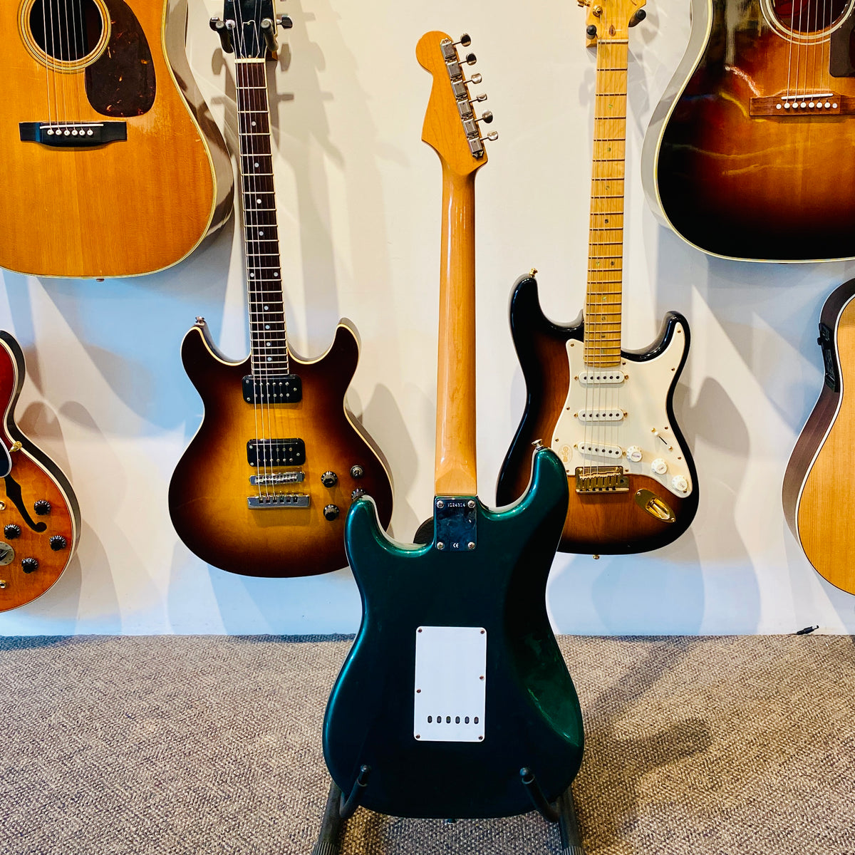 Fender AM Vintage 62 Stratocaster Solidbody Electric Guitar, 2000 [USED]
