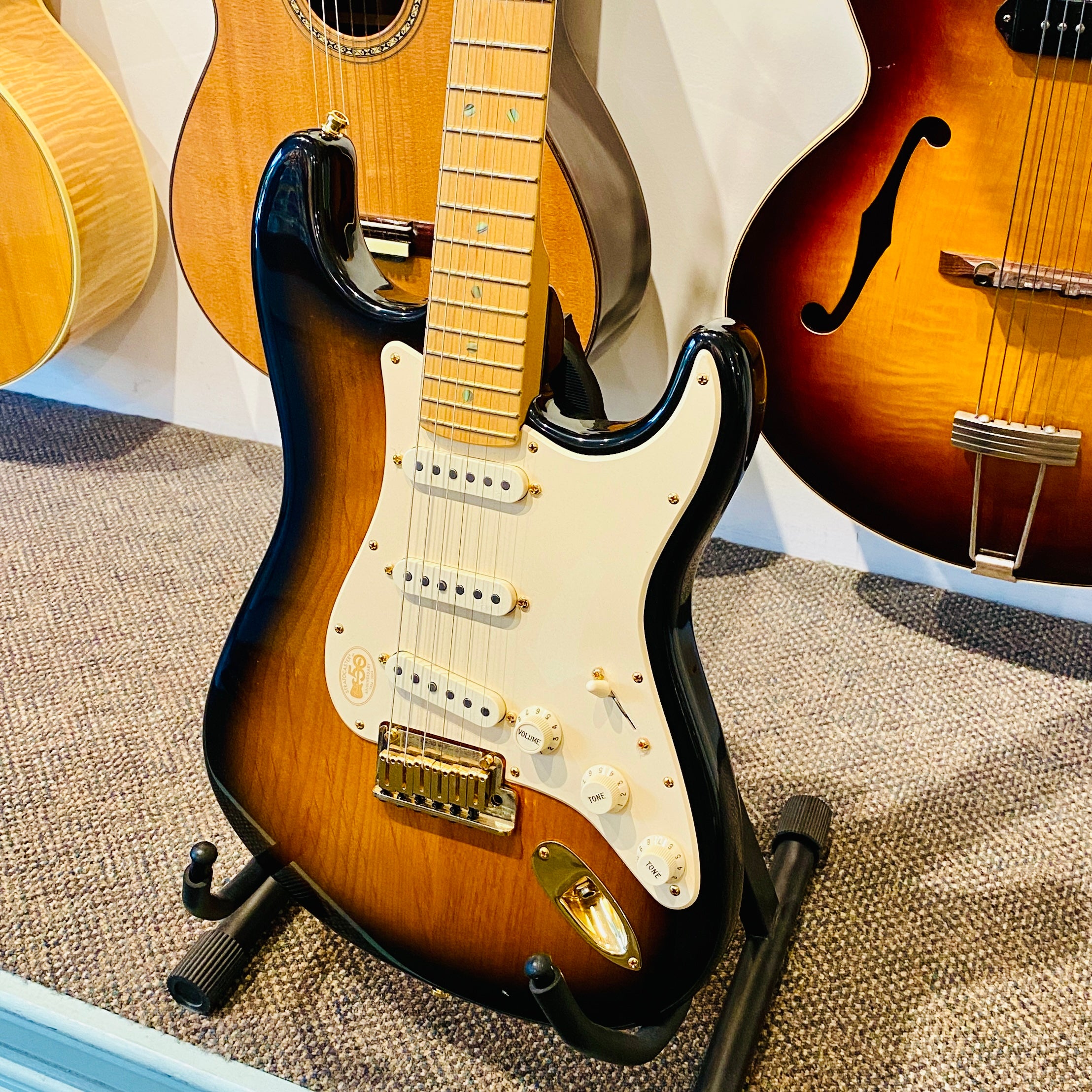 Fender 50th Anniversary AM DLX Stratocaster Solidbody Electric Guitar 2004 [USED]