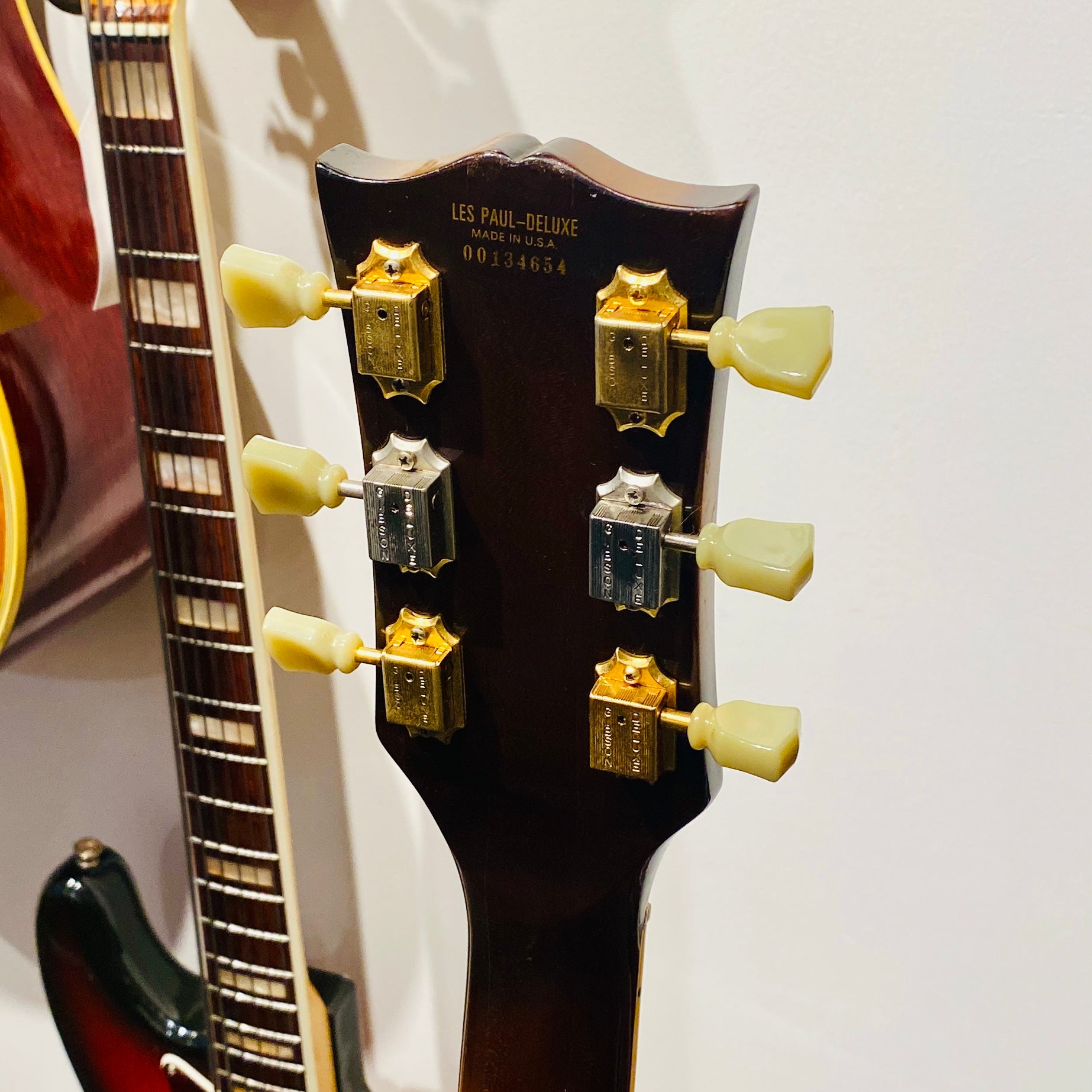 Gibson Les Paul Deluxe Electric Guitar 1976 [USED]