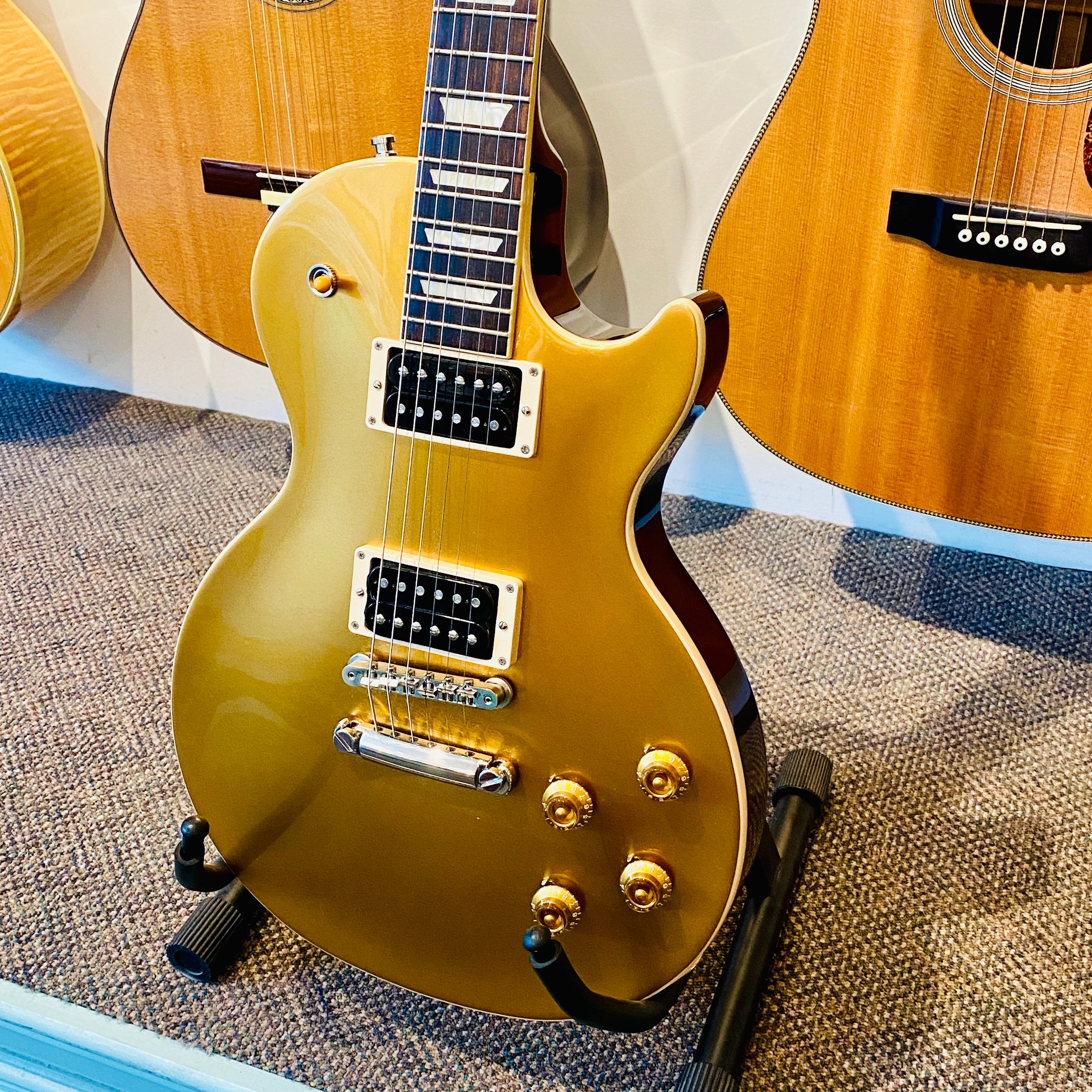 Gibson Slash Victoria Les Paul Standard Goldtop Solidbody Electric Guitar, 2020 [USED]