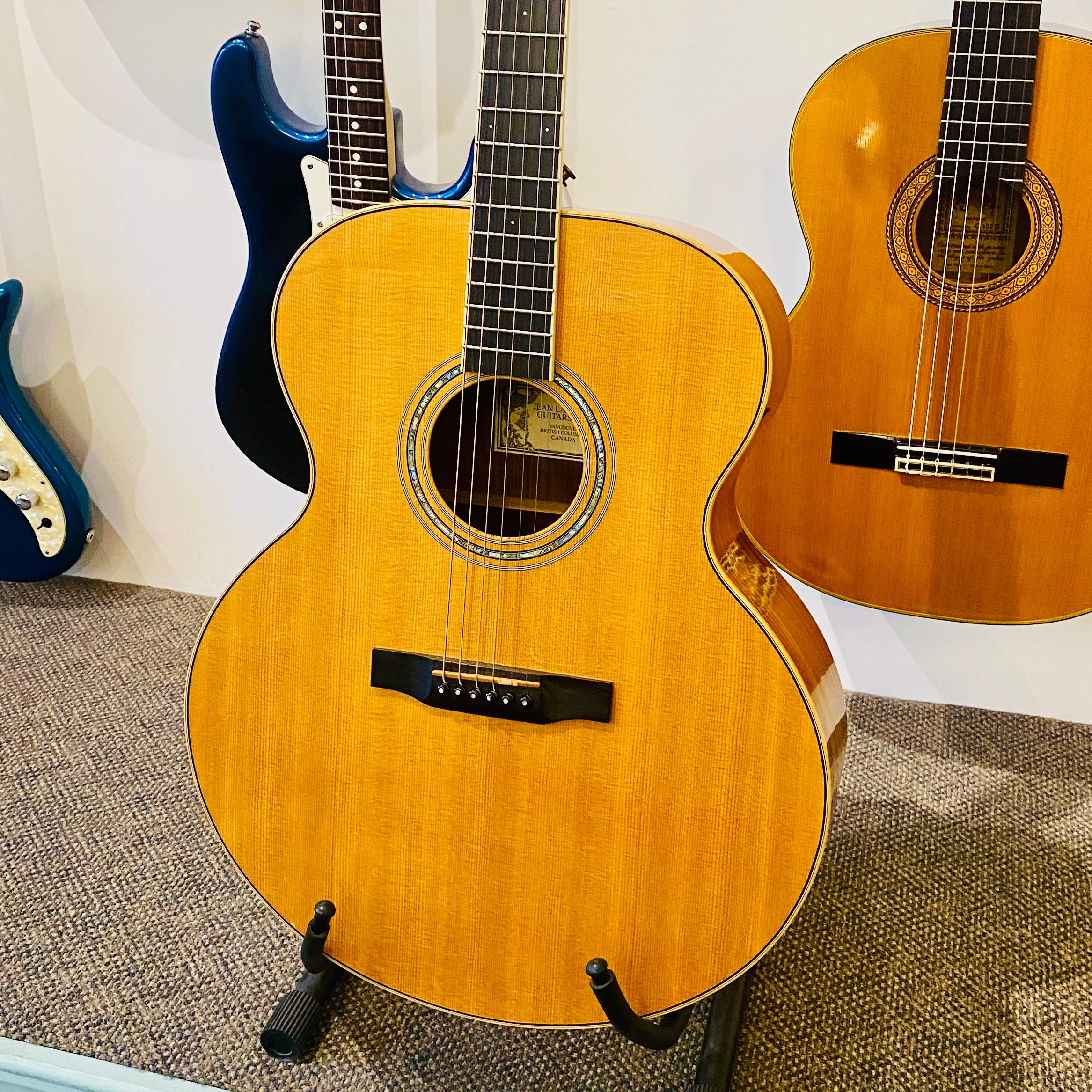 Larrivee J-09 Acoustic Guitar 2000   [USED]