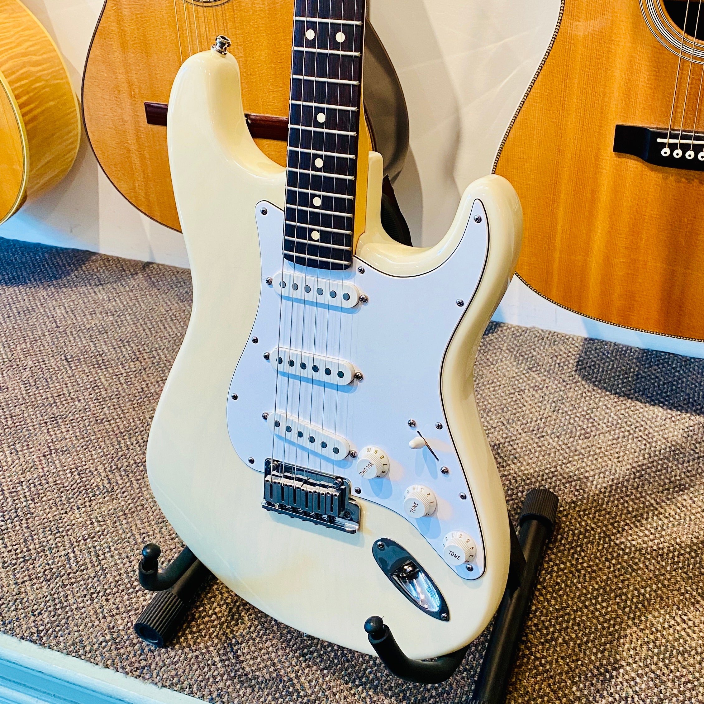 Fender AM STD Stratocaster Solidbody Electric Guitar 1999 [USED]
