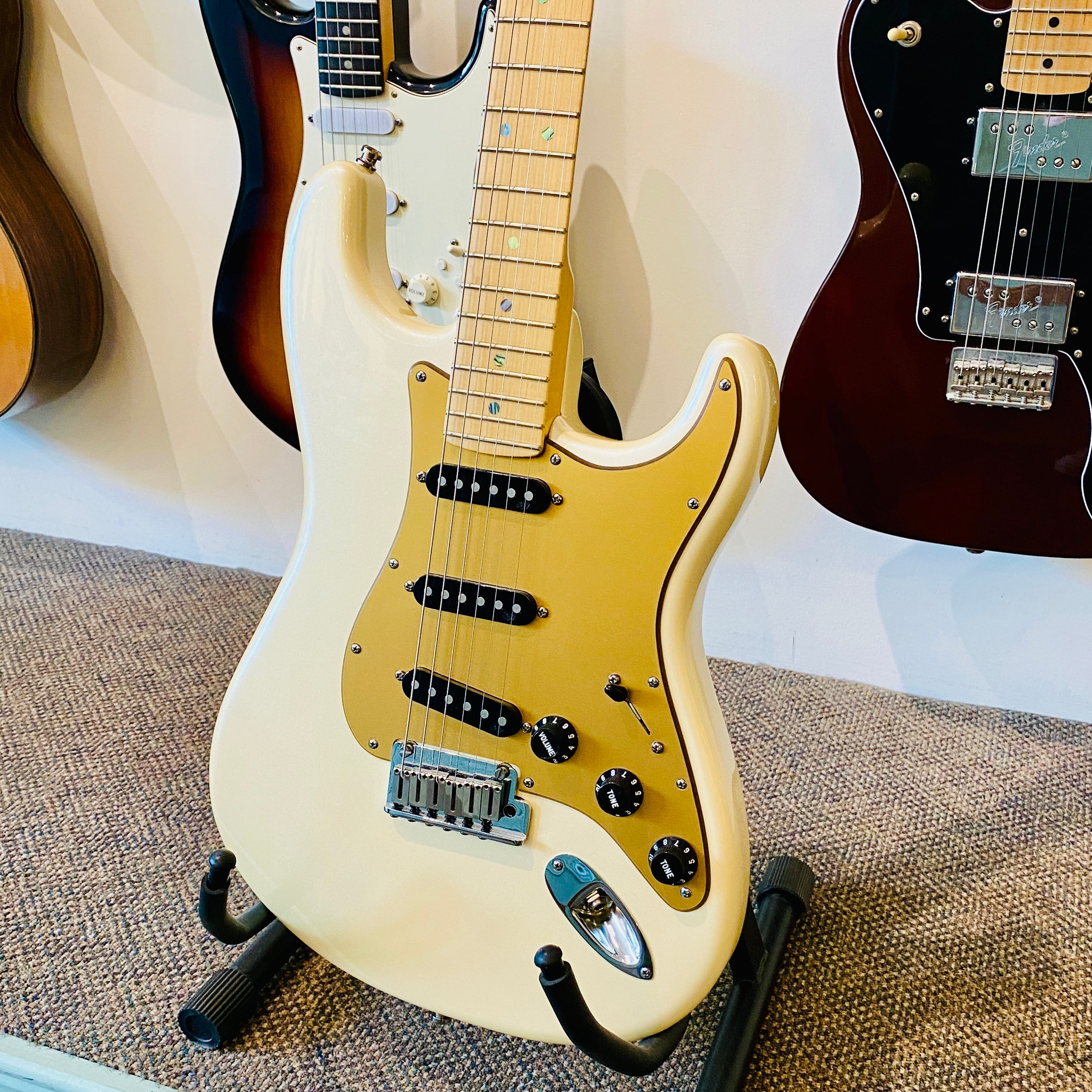 Fender American Deluxe Stratocaster Electric Guitar, 2006 [USED]
