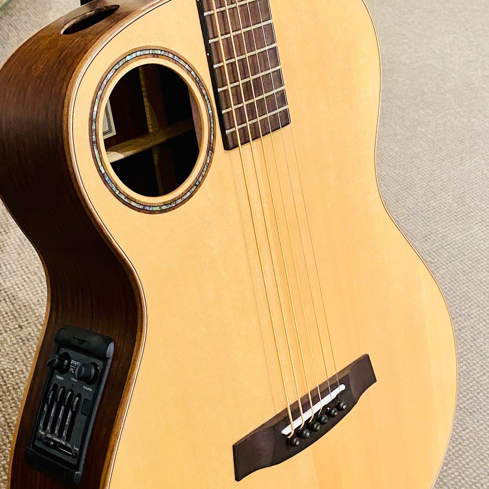 Walden BB103E-H Baritone Acoustic Guitar