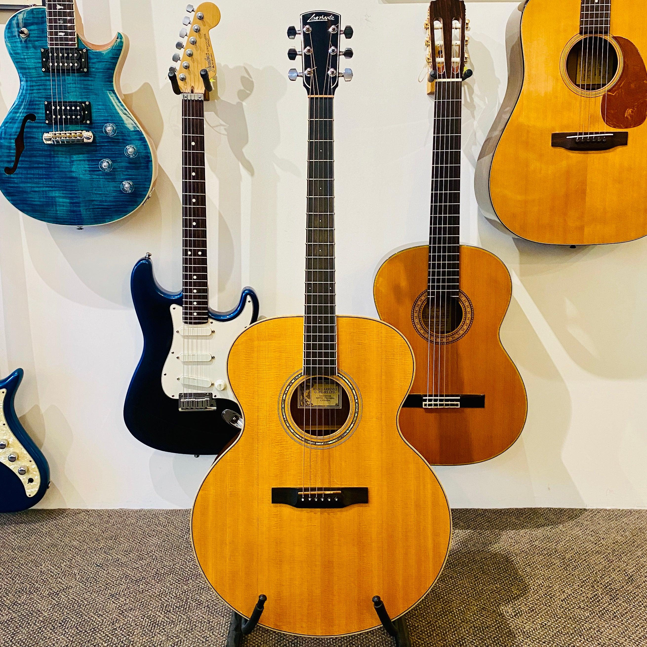 Larrivee J-09 Acoustic Guitar 2000   [USED]