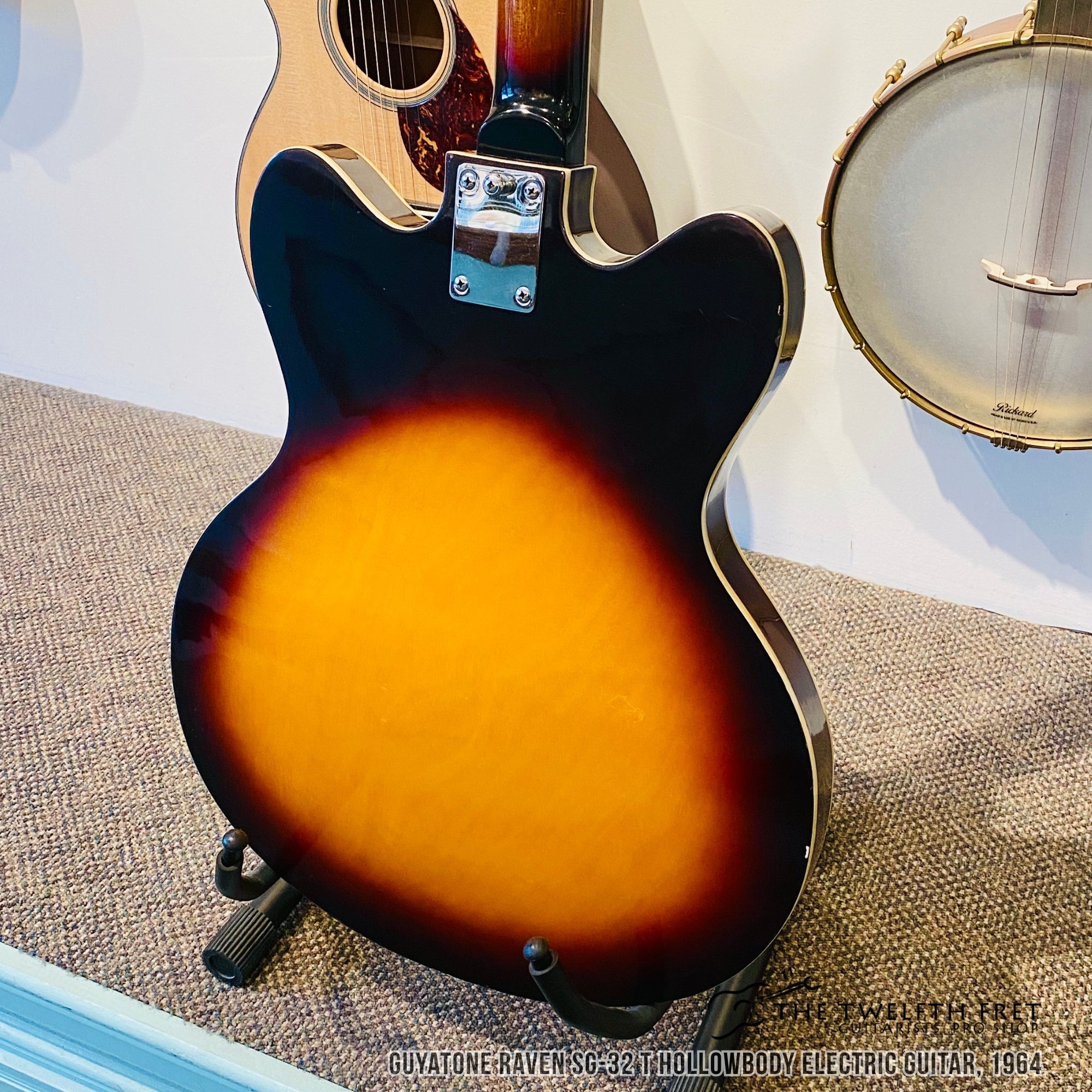 Guyatone Raven SG-32 T Hollowbody Electric Guitar, 1964 - The Twelfth Fret