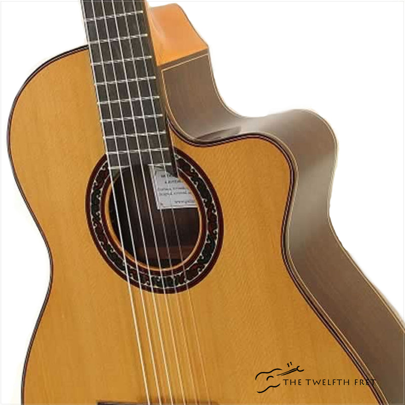 Ramírez Cut 2 Classical Guitar - The Twelfth Fret